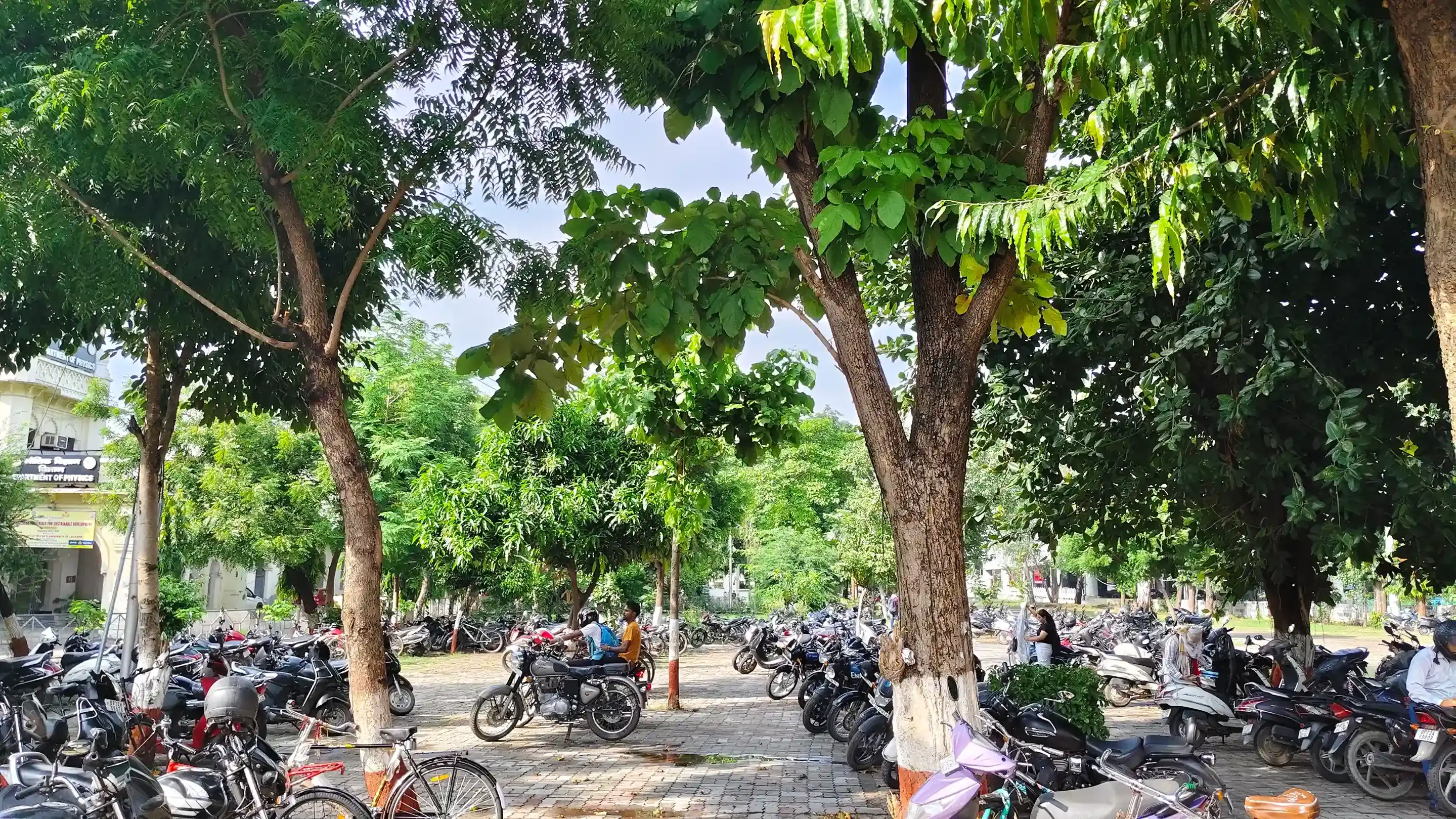 University of Lucknow Parking Area photo 1
